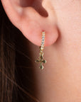 Arracada triple con zirconias y cruces colgantes plata .925