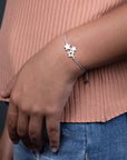 Pulsera hilo con dije estrellas