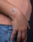 Pulsera hilo con dije calado