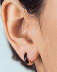 Arracadas con detalle esmalte negro