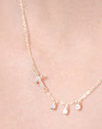 Gargantilla con cruz y detalles zirconia