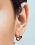 ARRACADA ARO LISO CON ZIRCONIA NEGRA