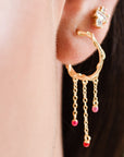 Aretes curvos con cadenas colgantes